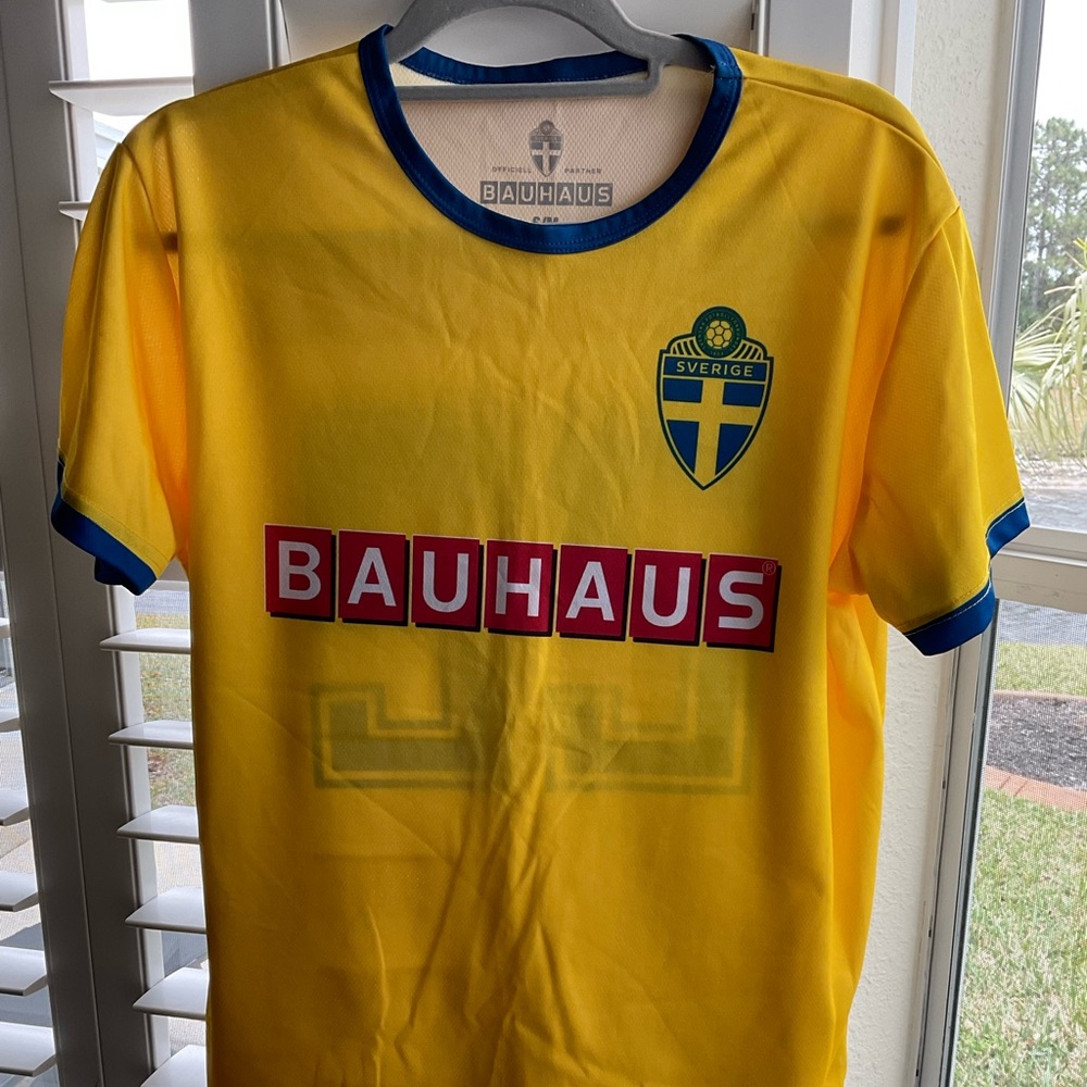 NWOT Sweden Sverige #22 Football Shirt S/M